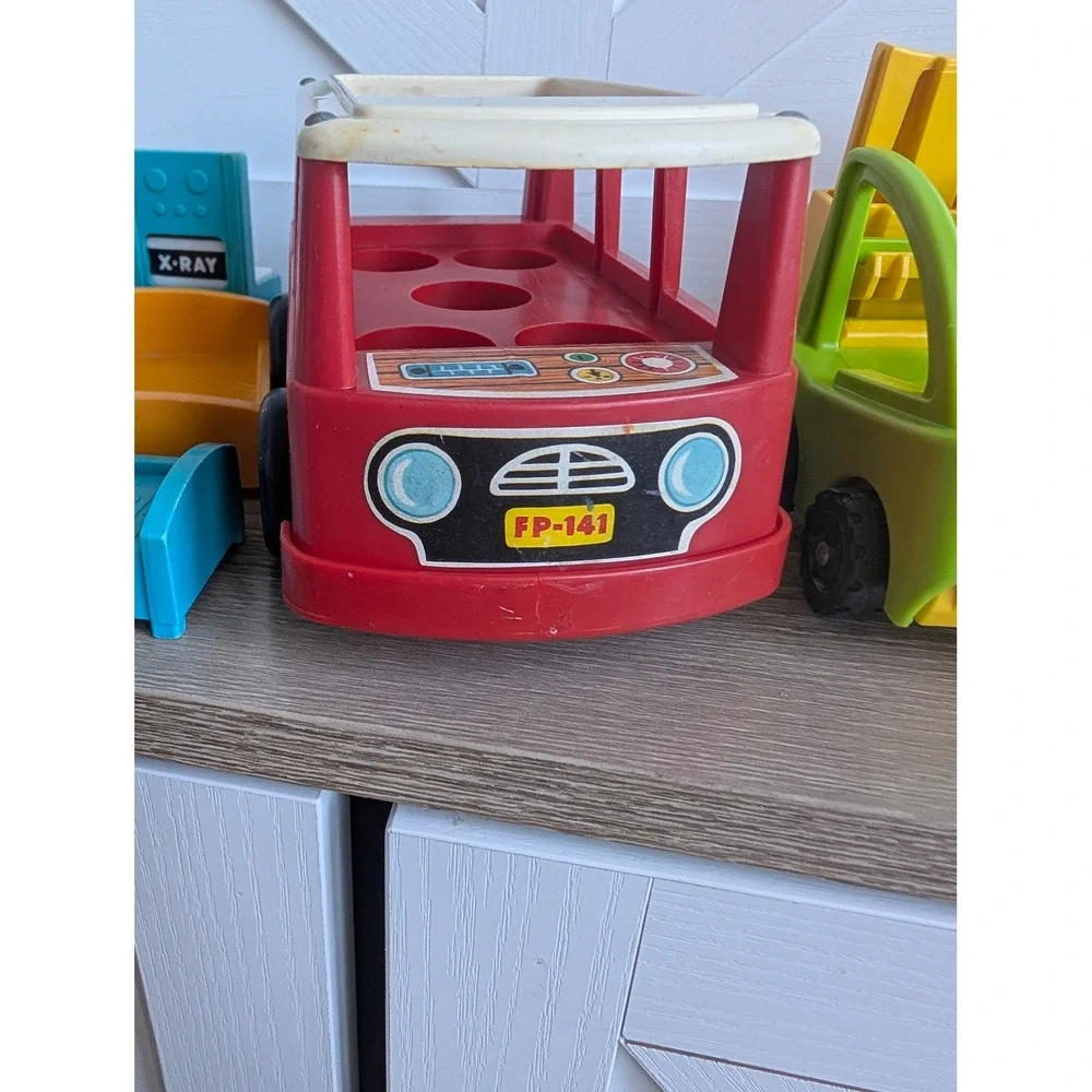 Vintage Fisher-Price Little People Lot with Hospital and Construction Toys - Picture 7 of 12